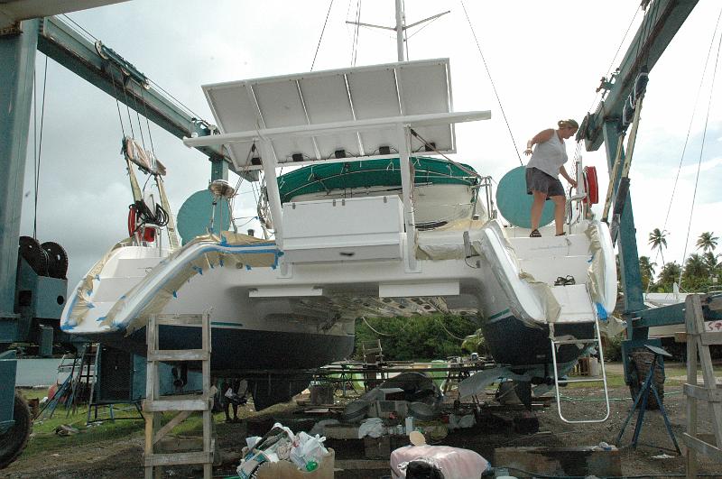 Bateau presqu a l'eau.JPG